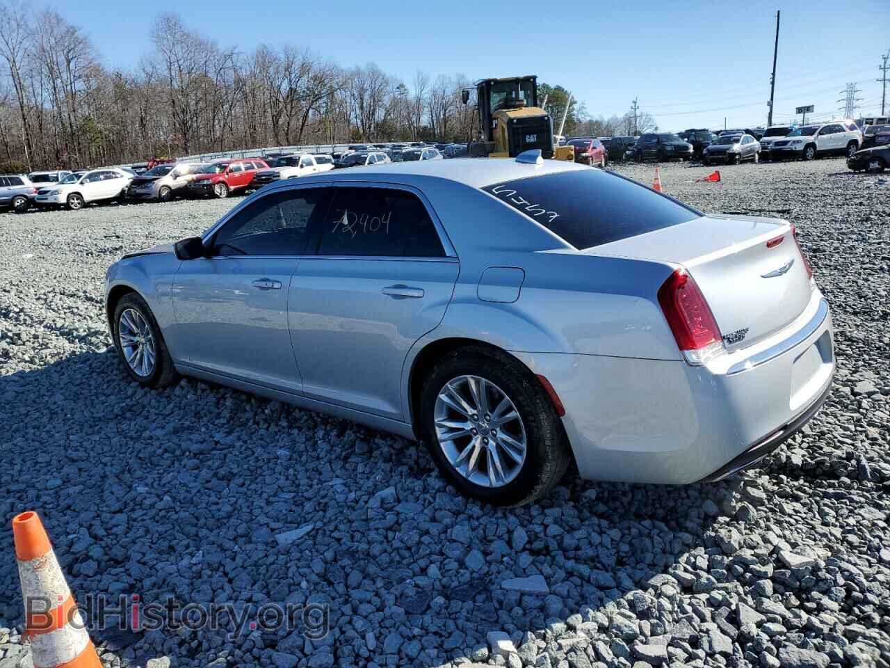 2019 CHRYSLER 300 - VIN: 2C3CCAAG3KH755457 - Фото 2