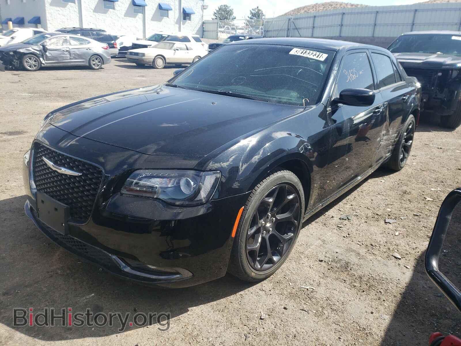 2019 CHRYSLER 300 - VIN: 2C3CCABG7KH639841 - Фото 2