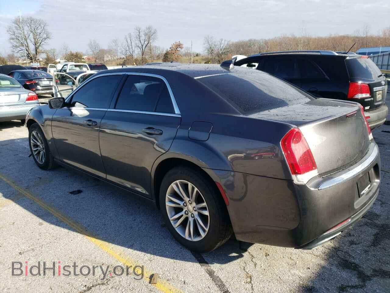 2017 CHRYSLER 300 - VIN: 2C3CCAAG1HH661926 - Фото 2