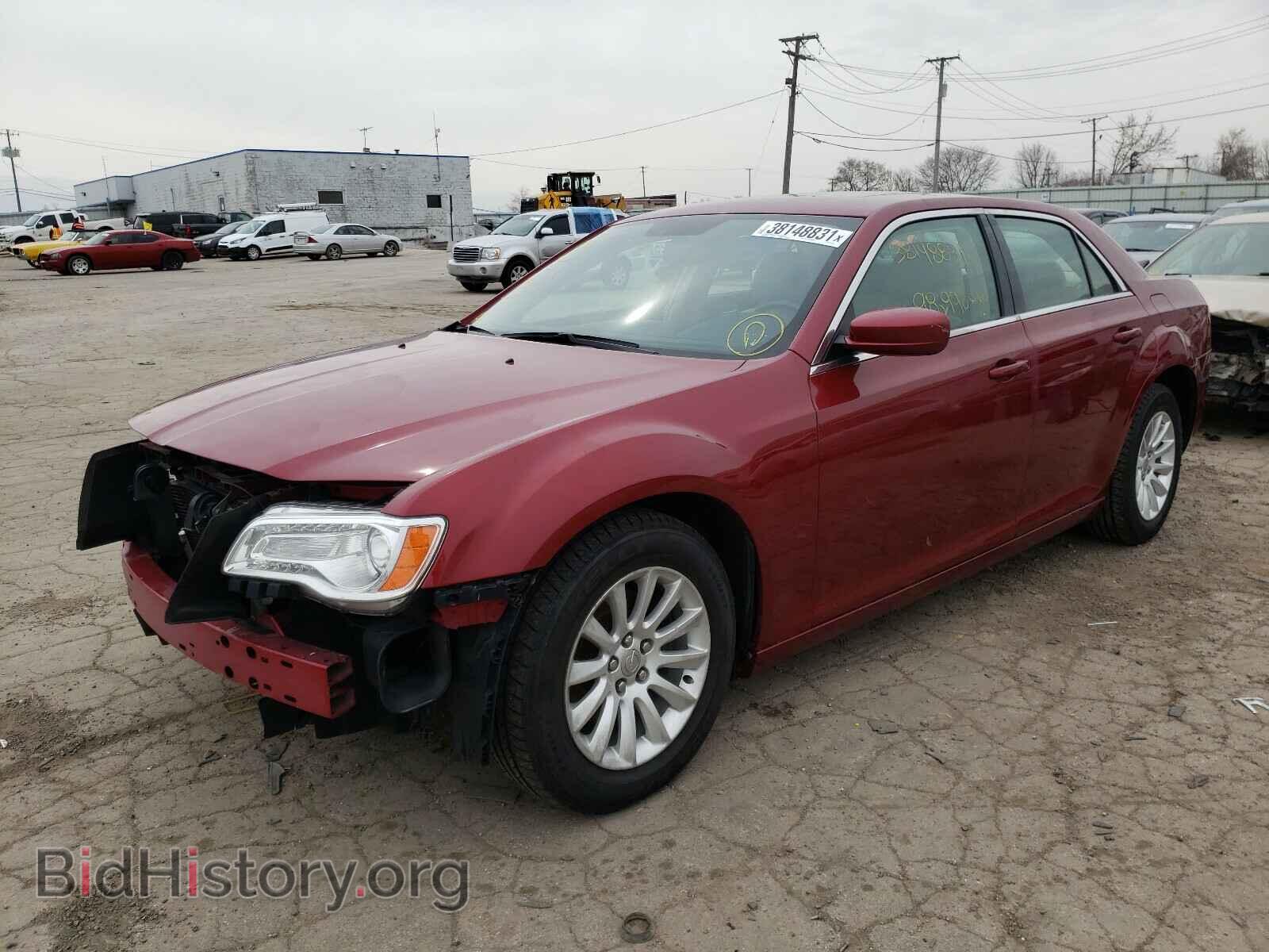 2013 CHRYSLER 300 - VIN: 2C3CCAAG4DH572801 - Фото 2