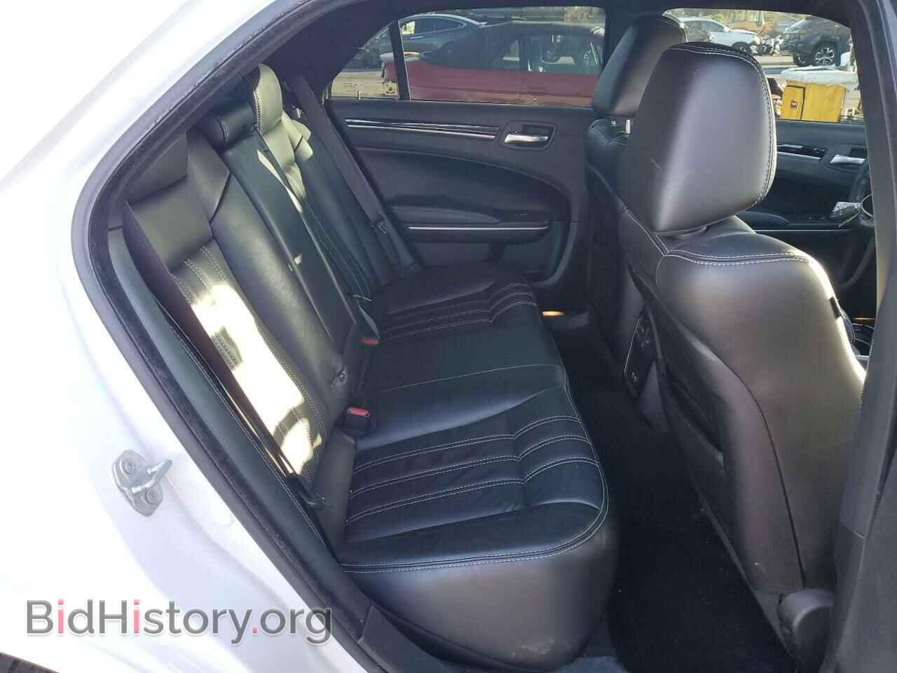 2019 CHRYSLER 300 - VIN: 2C3CCABG2KH708094 - Фото 10