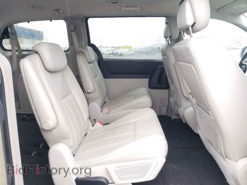 2010 Chrysler MINIVAN (VIN 2A4RR8D14AR415144) — photo 6 of 10