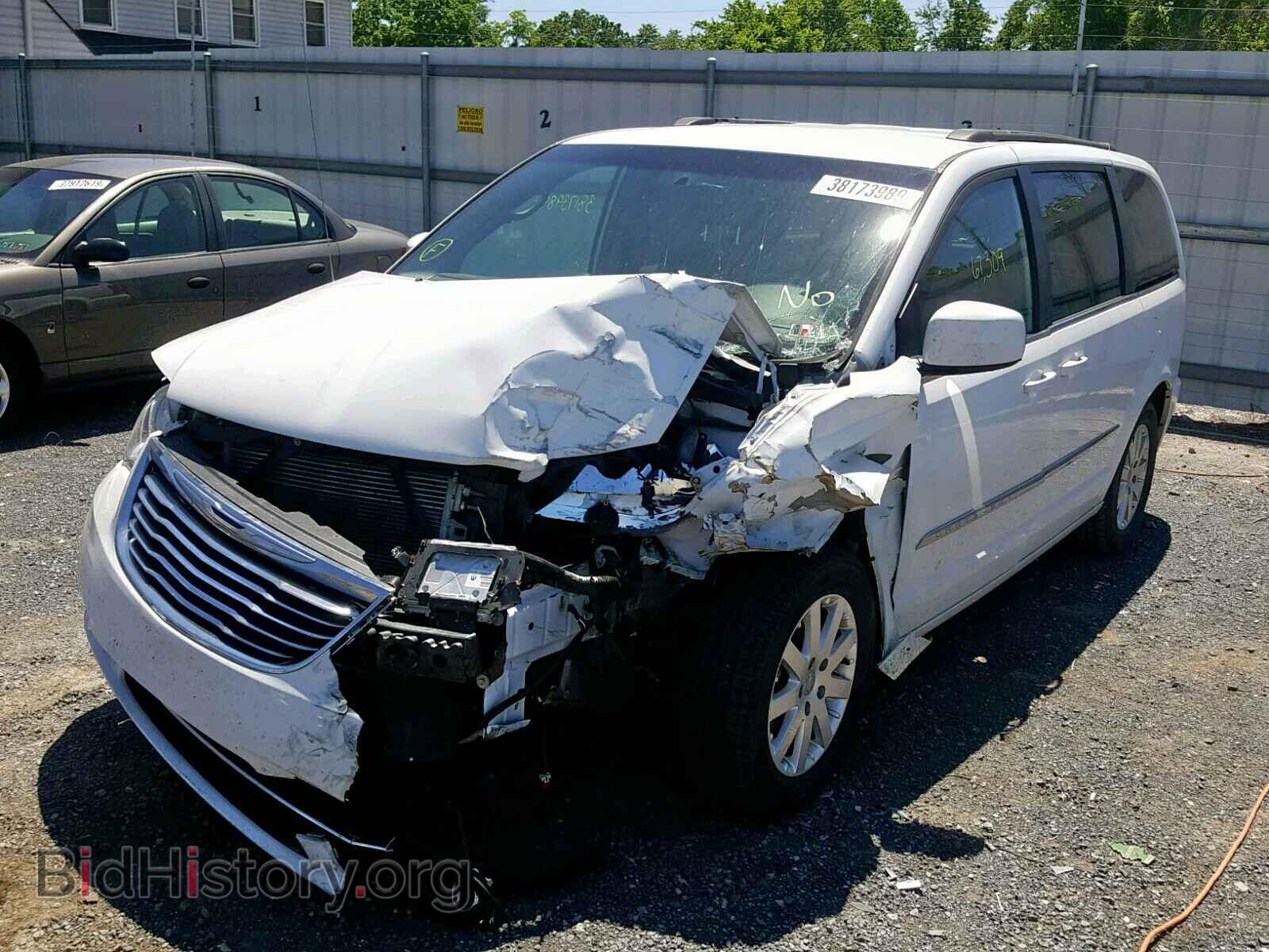 2015 CHRYSLER TOWN & COU - VIN: 2C4RC1BG0FR588849 - Фото 2