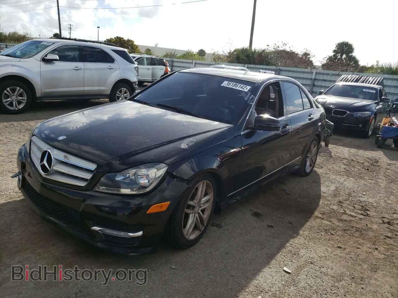 2013 MERCEDES-BENZ C-CLASS - VIN: WDDGF4HB5DR263845 - Фото 2