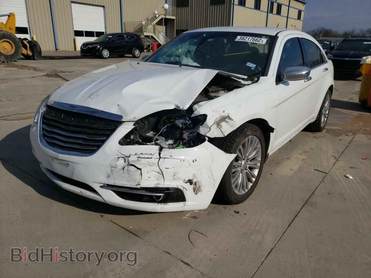 2013 CHRYSLER 200 - VIN: 1C3CCBCG7DN614601 - Фото 2