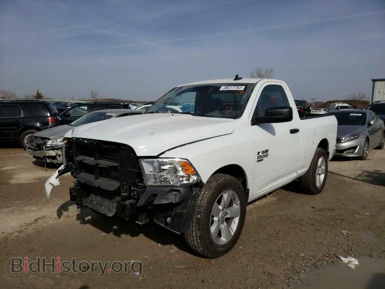 2021 RAM 1500 - VIN: 3C6JR7AG1MG704120 - Фото 2