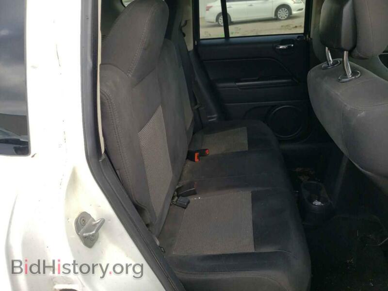 2012 Jeep COMPASS (VIN 1C4NJDEB8CD662295) — photo 6 of 9