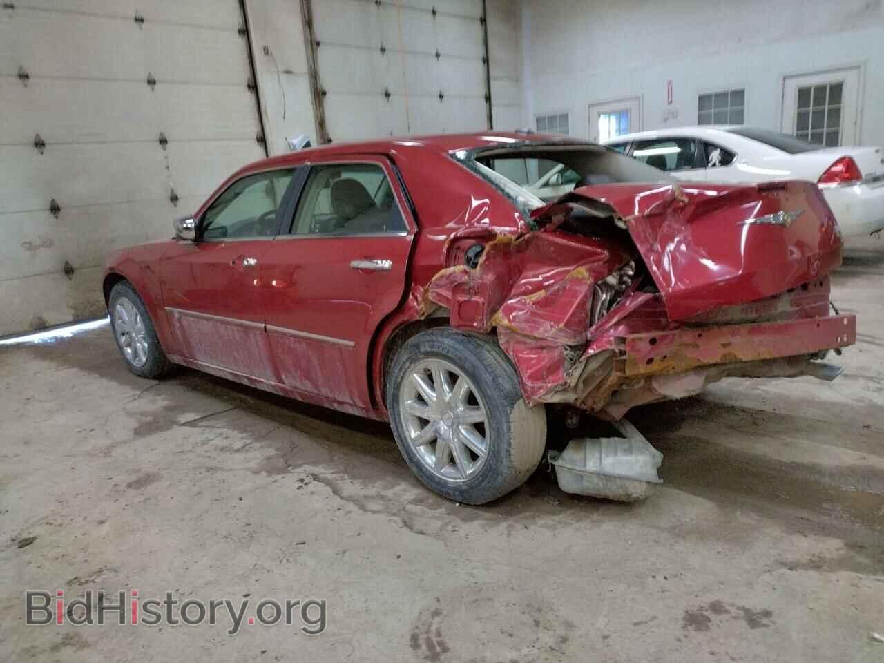 2010 CHRYSLER 300 - VIN: 2C3CA6CT0AH221618 - Фото 2