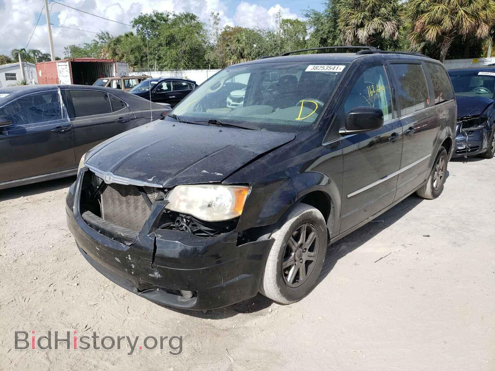 2010 CHRYSLER MINIVAN - VIN: 2A4RR5D18AR461123 - Фото 2