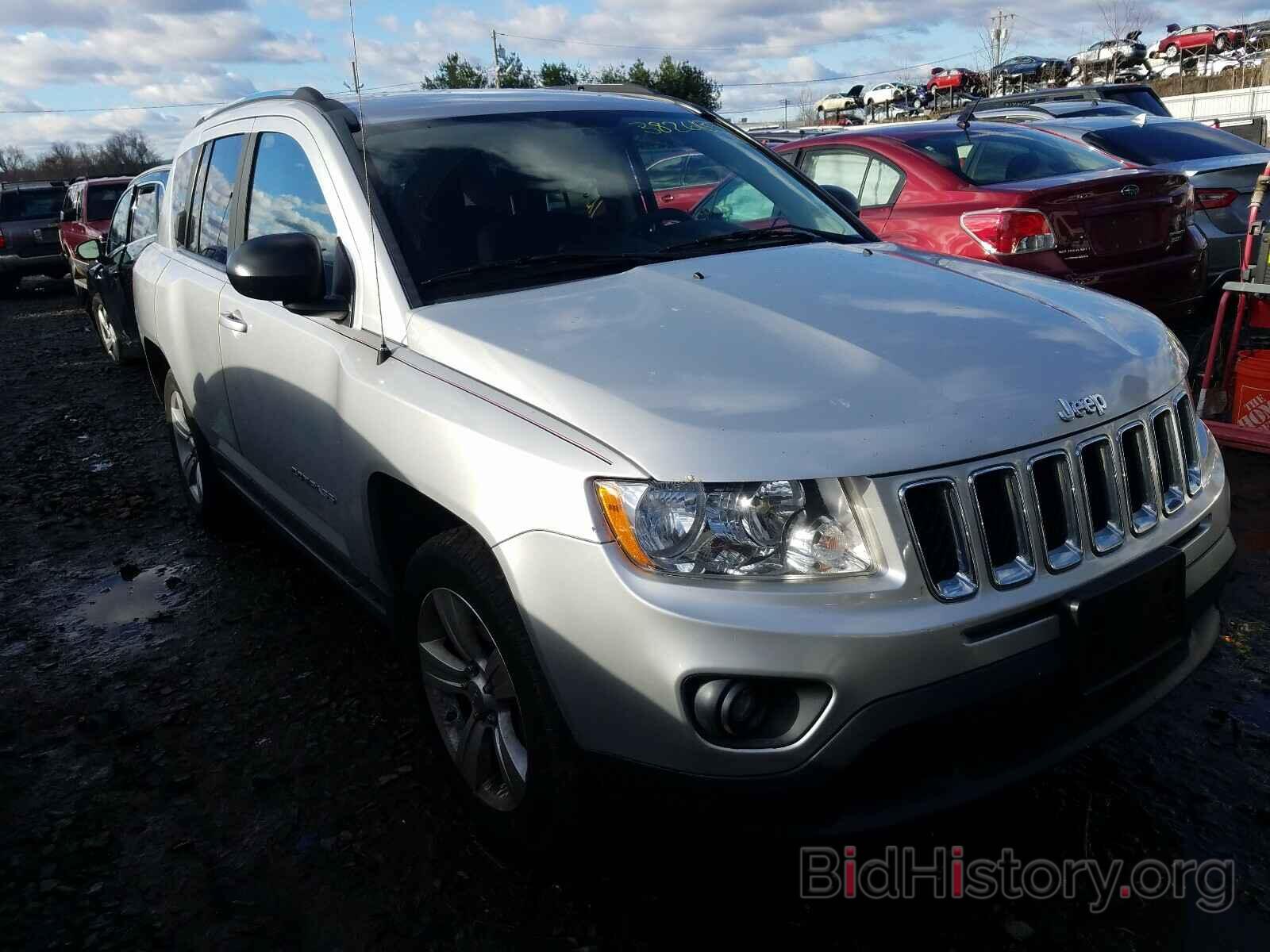 Photo 1J4NF1FB8BD227509 - JEEP COMPASS 2011