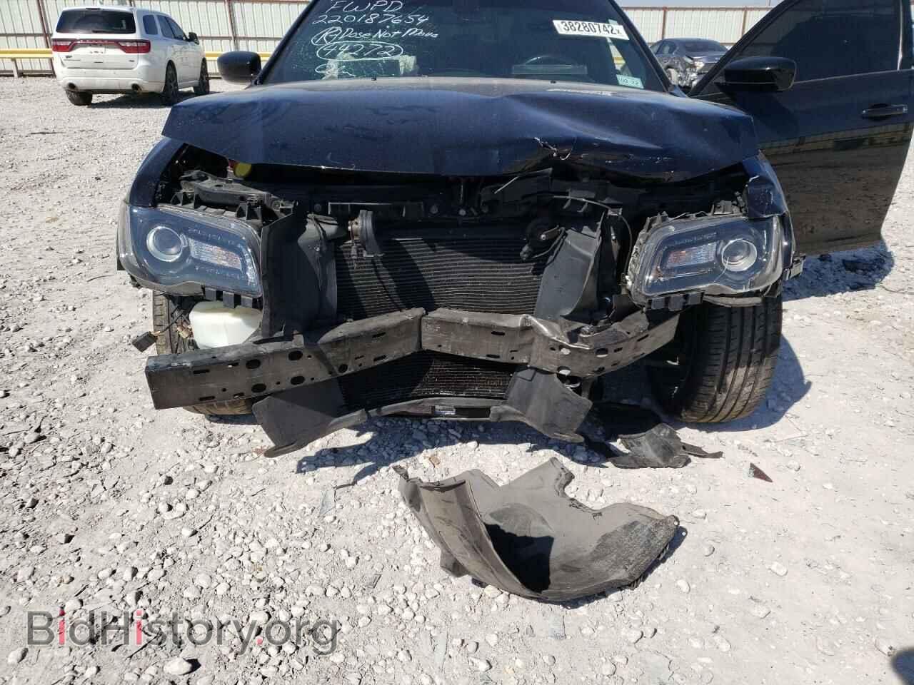2019 CHRYSLER 300 - VIN: 2C3CCABG2KH569522 - Фото 9