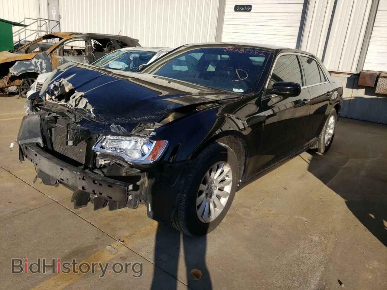 2013 CHRYSLER 300 - VIN: 2C3CCAAG0DH575002 - Фото 2