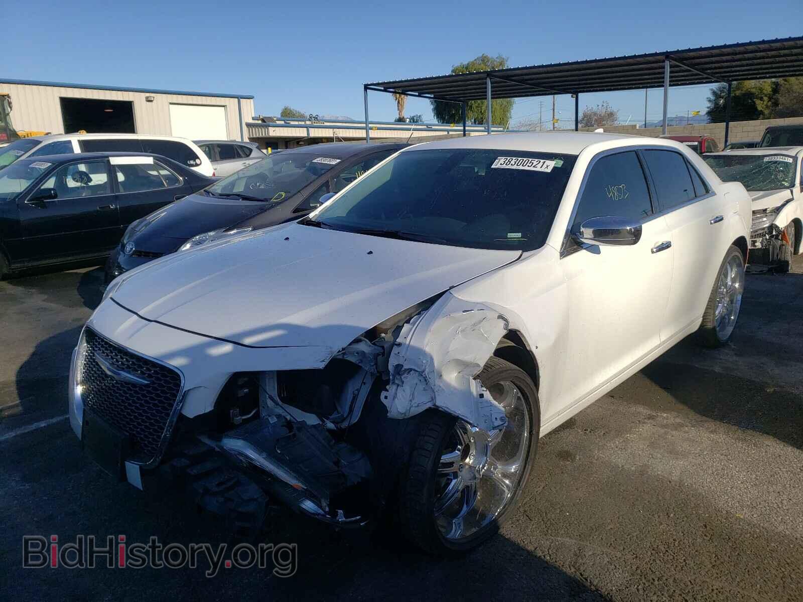 2019 CHRYSLER 300 - VIN: 2C3CCAEG0KH527961 - Фото 2