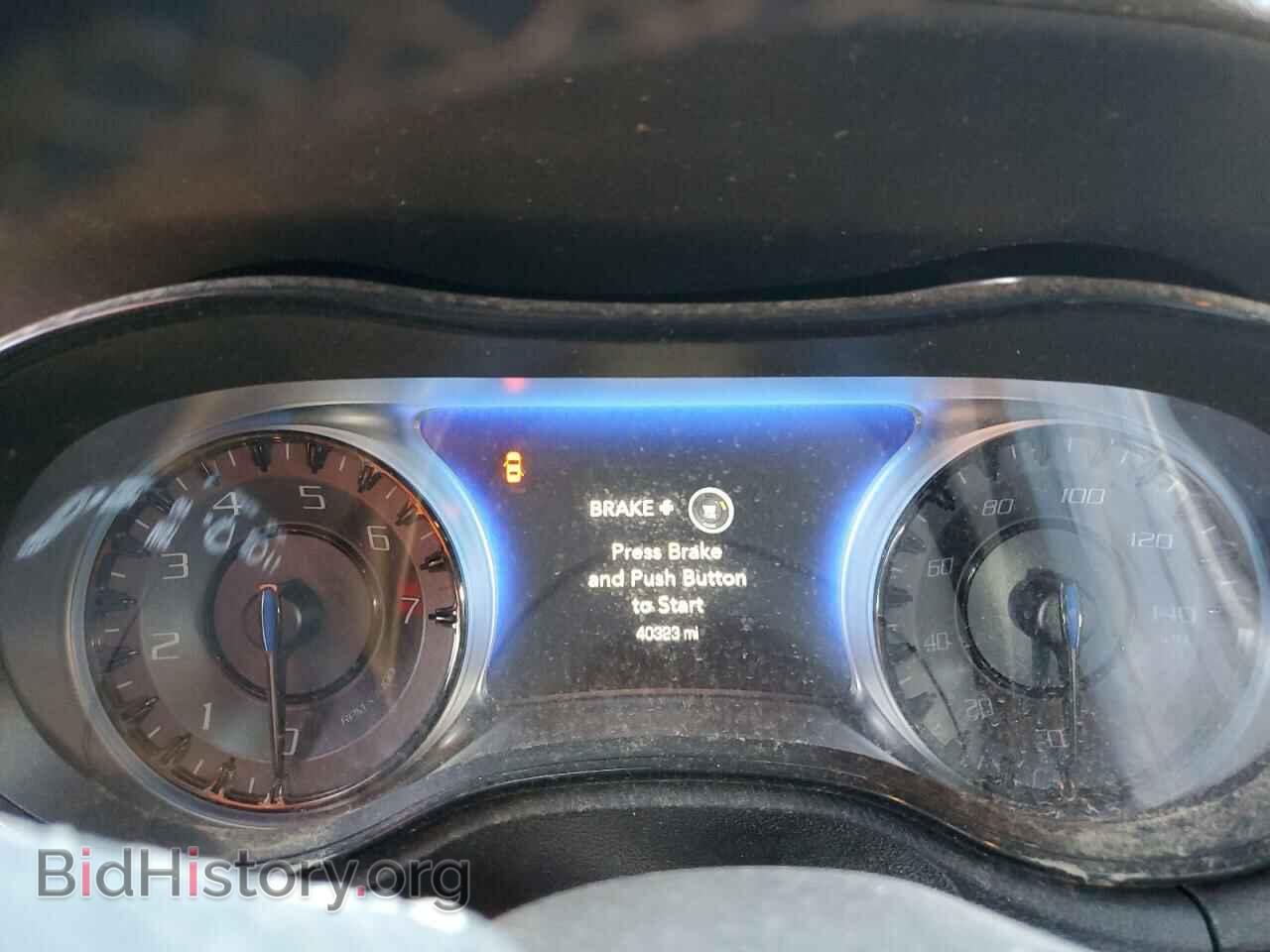2019 CHRYSLER 300 - VIN: 2C3CCABG2KH515962 - Фото 9