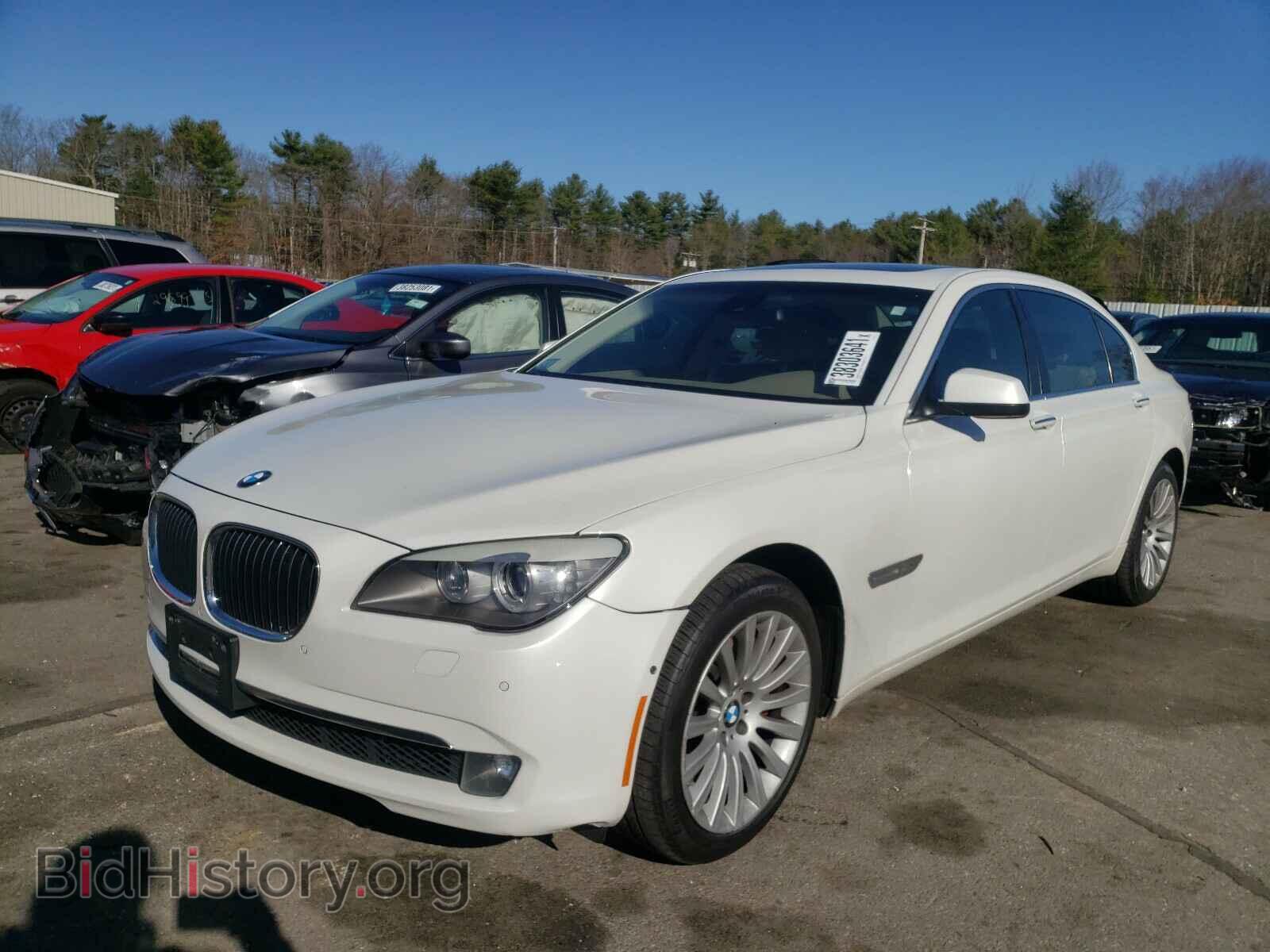 2011 BMW 7 SERIES - VIN: WBAKC8C52BC433338 - Фото 2