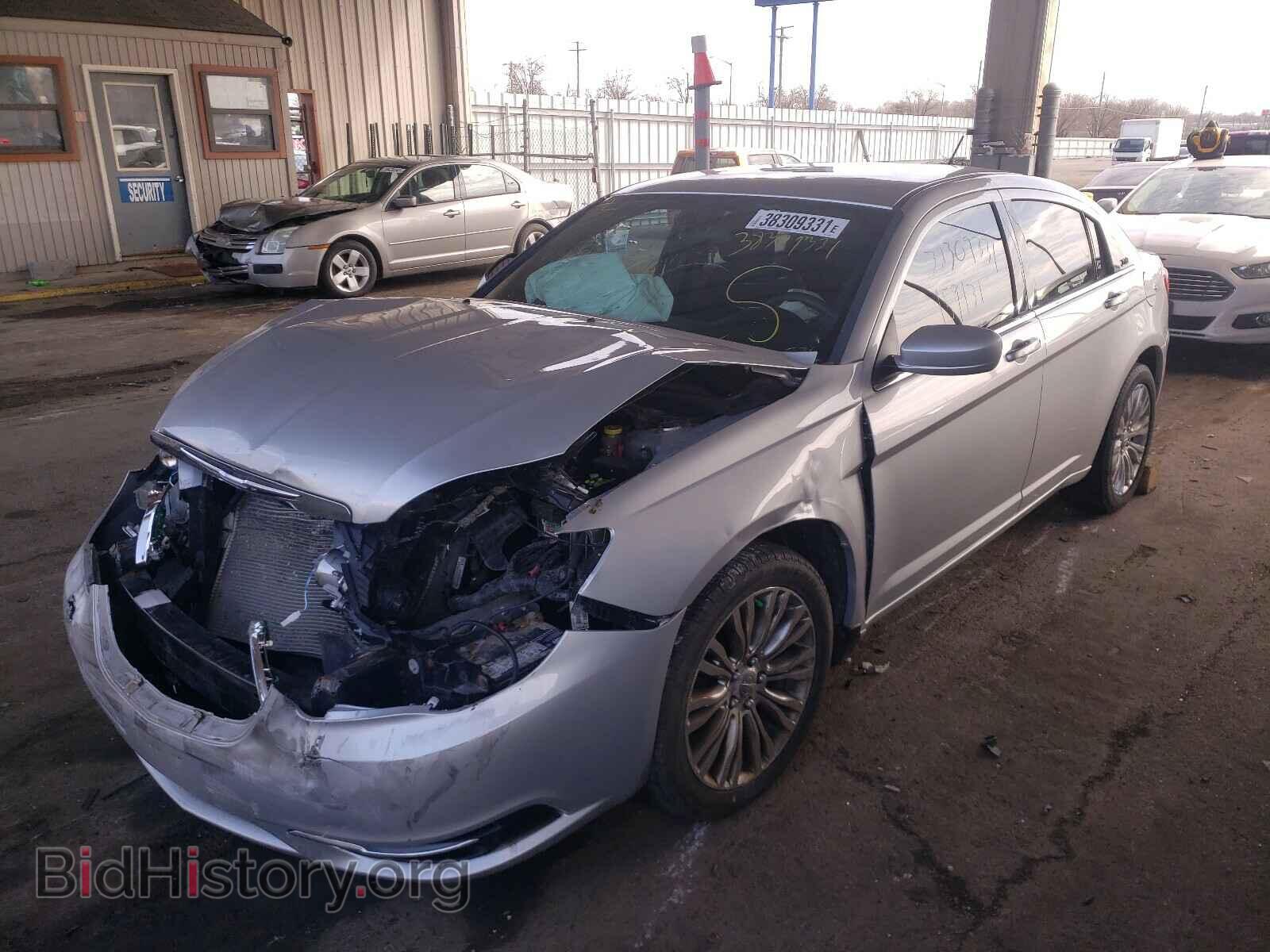 2012 CHRYSLER 200 - VIN: 1C3CCBAB6CN104892 - Фото 2