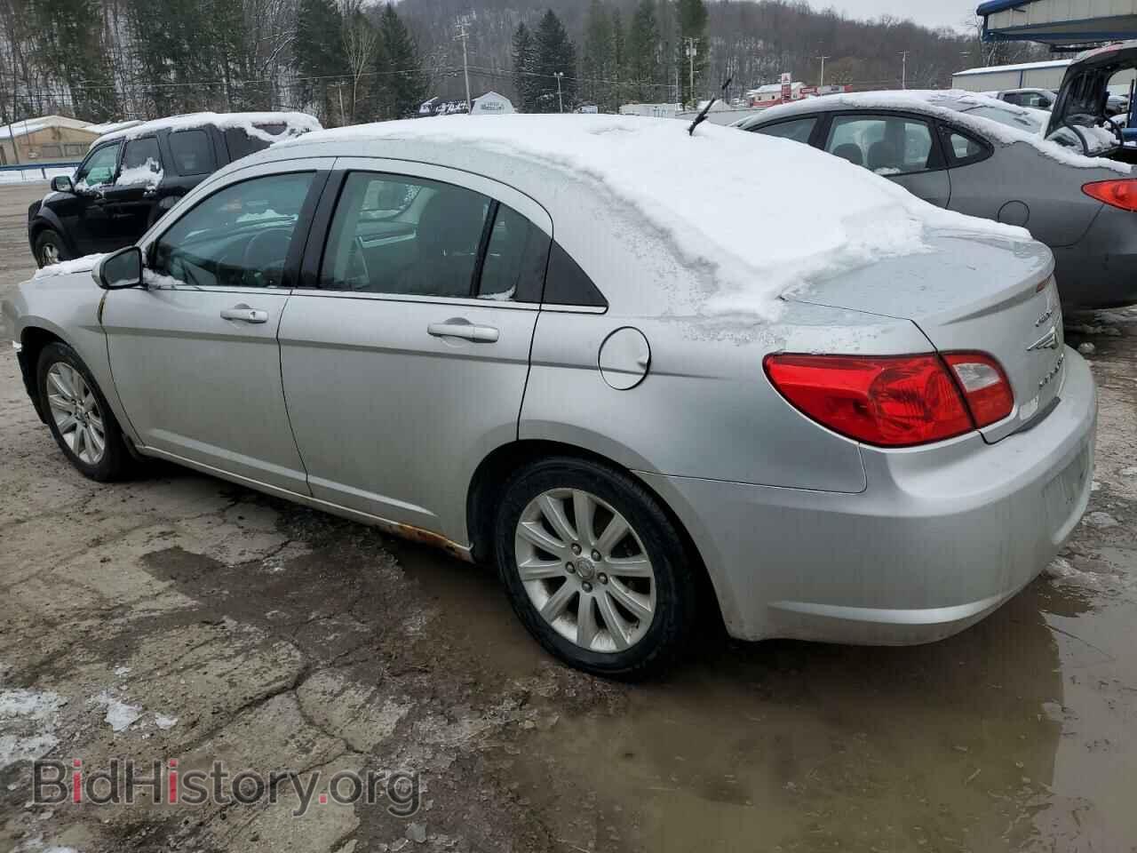 2010 CHRYSLER SEBRING - VIN: 1C3CC5FB0AN161922 - Фото 2