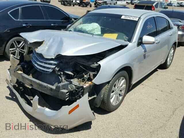 2010 CHRYSLER SEBRING - VIN: 1C3CC5FB4AN137882 - Фото 2