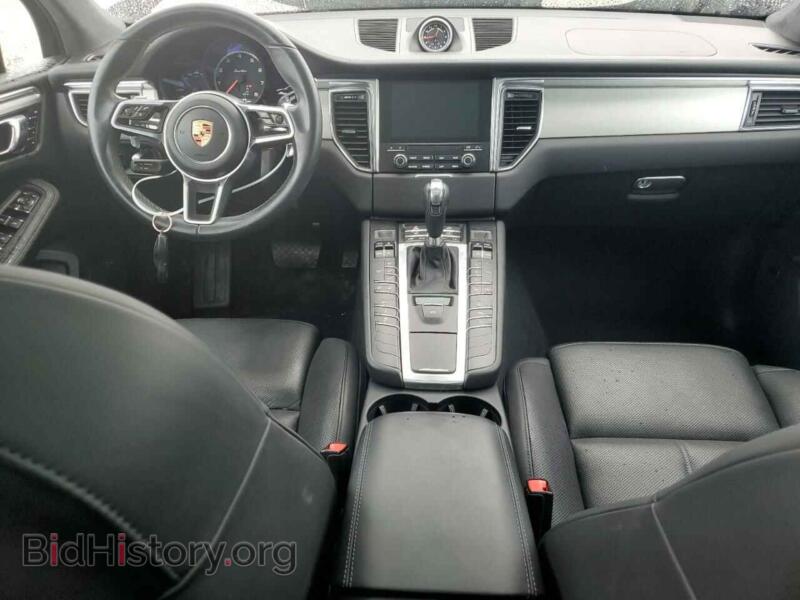 2017 Porsche MACAN (VIN WP1AF2A54HLB61226) — photo 8 of 12