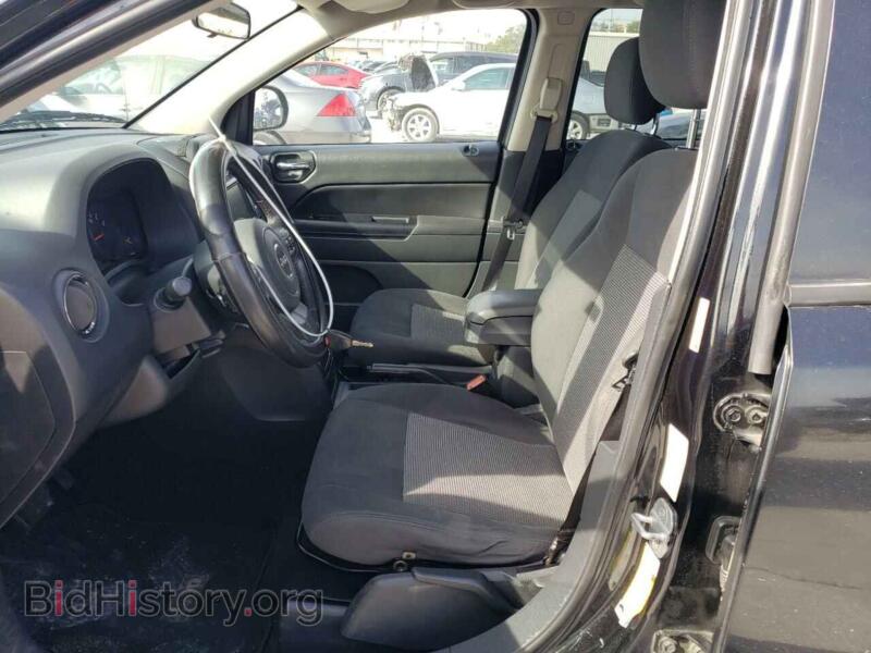 2011 Jeep COMPASS (VIN 1J4NT1FA6BD190217) — фото 7 из 13