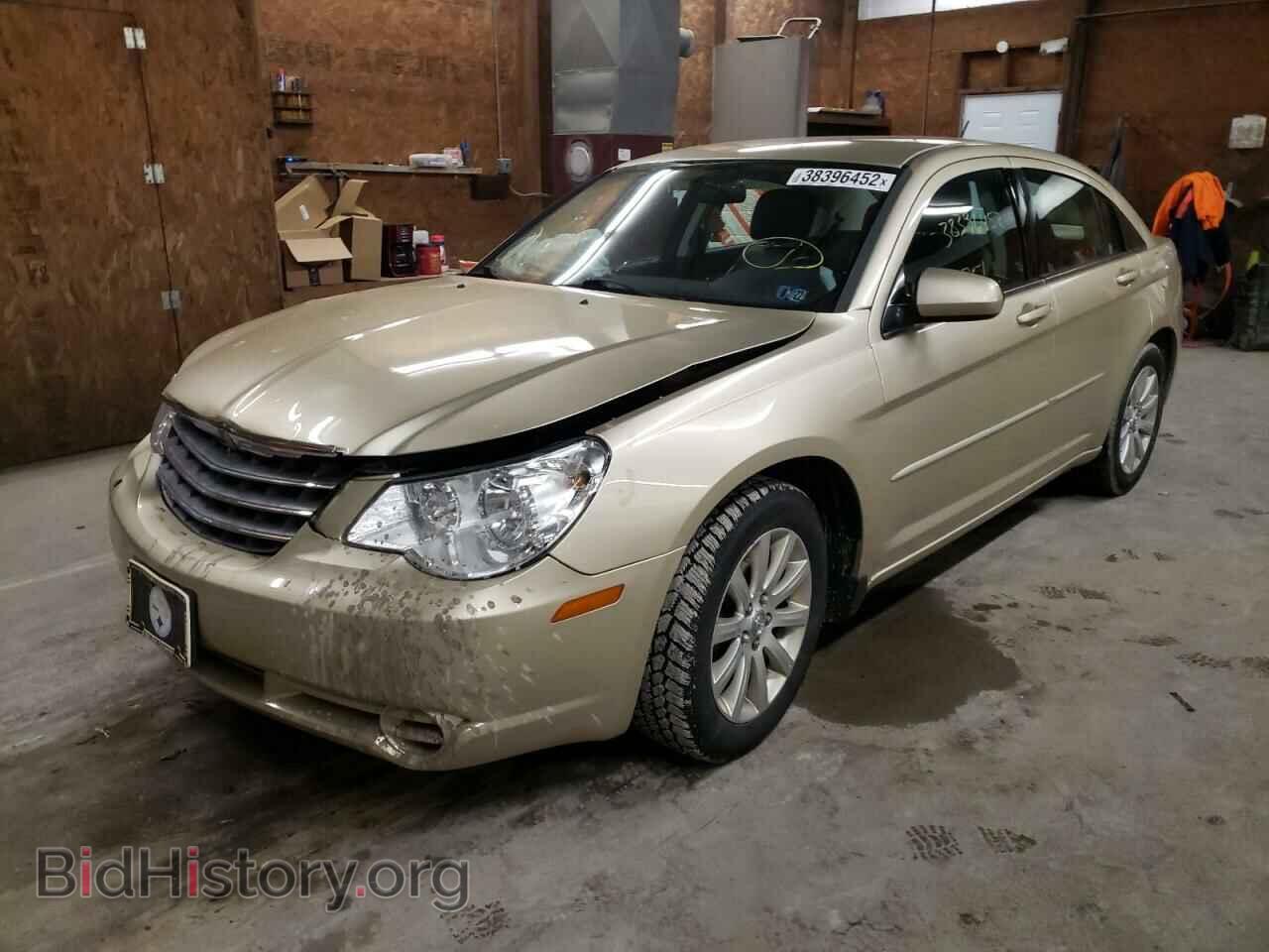 2010 CHRYSLER SEBRING - VIN: 1C3CC5FD6AN194571 - Фото 2