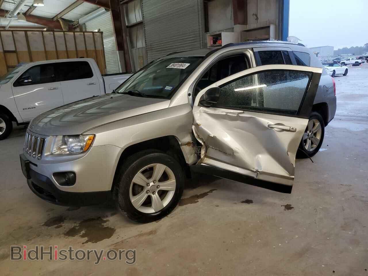 Photo 1J4NT1FA8BD260106 - JEEP COMPASS 2011