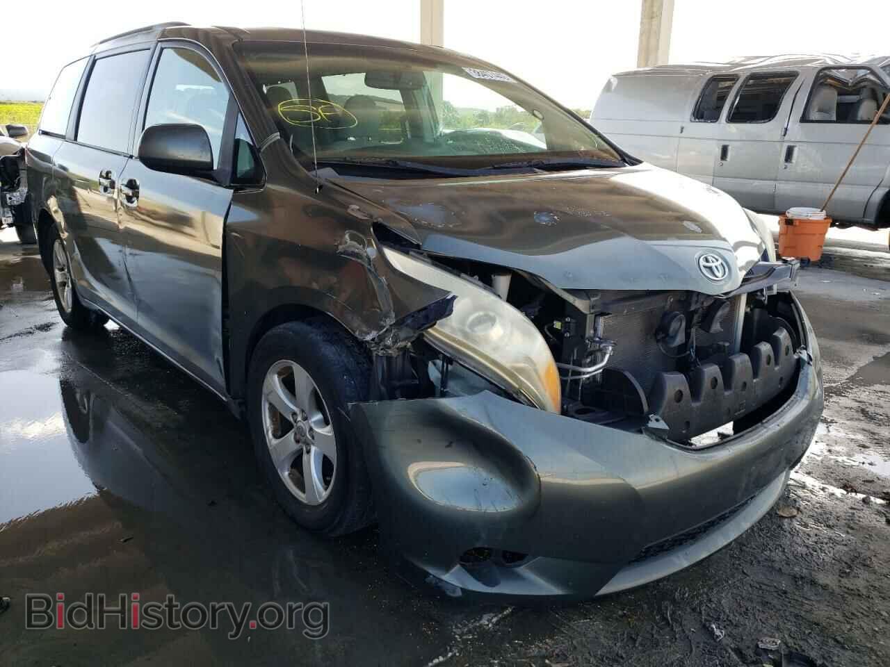 Фотография 5TDKK3DC3BS124885 - TOYOTA SIENNA 2011