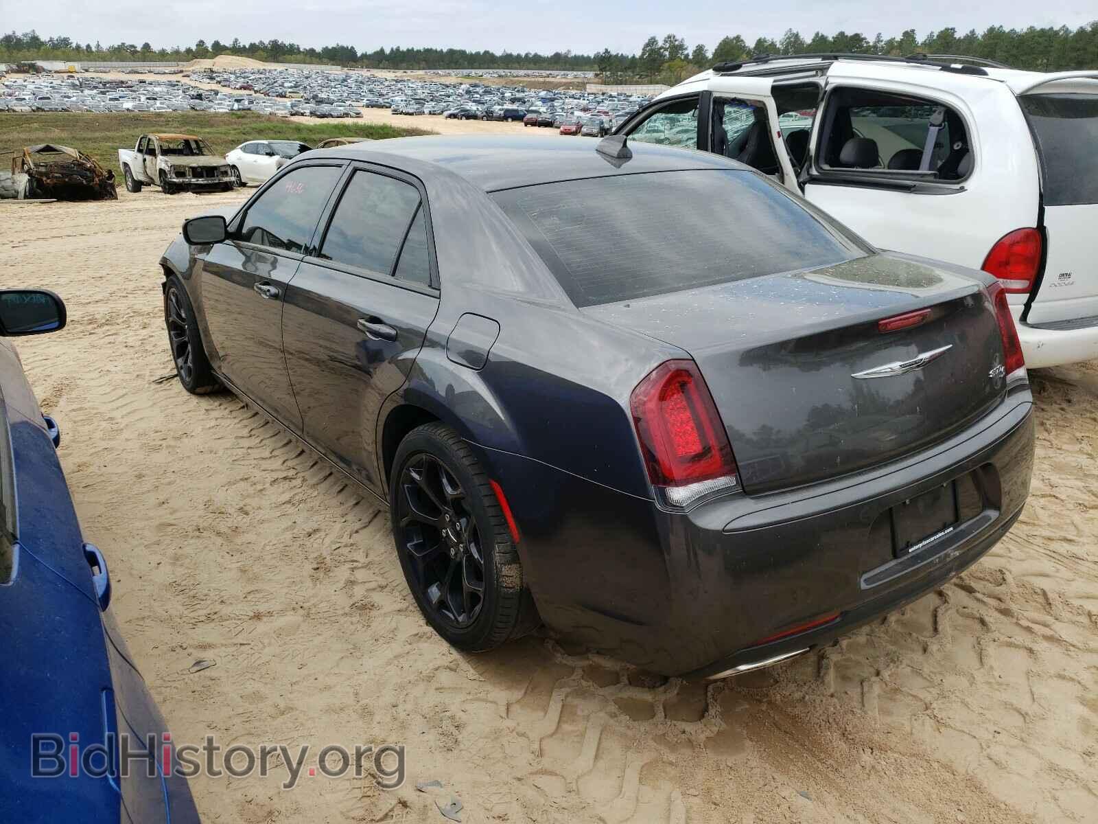2019 CHRYSLER 300 - VIN: 2C3CCABG4KH686700 - Фото 3