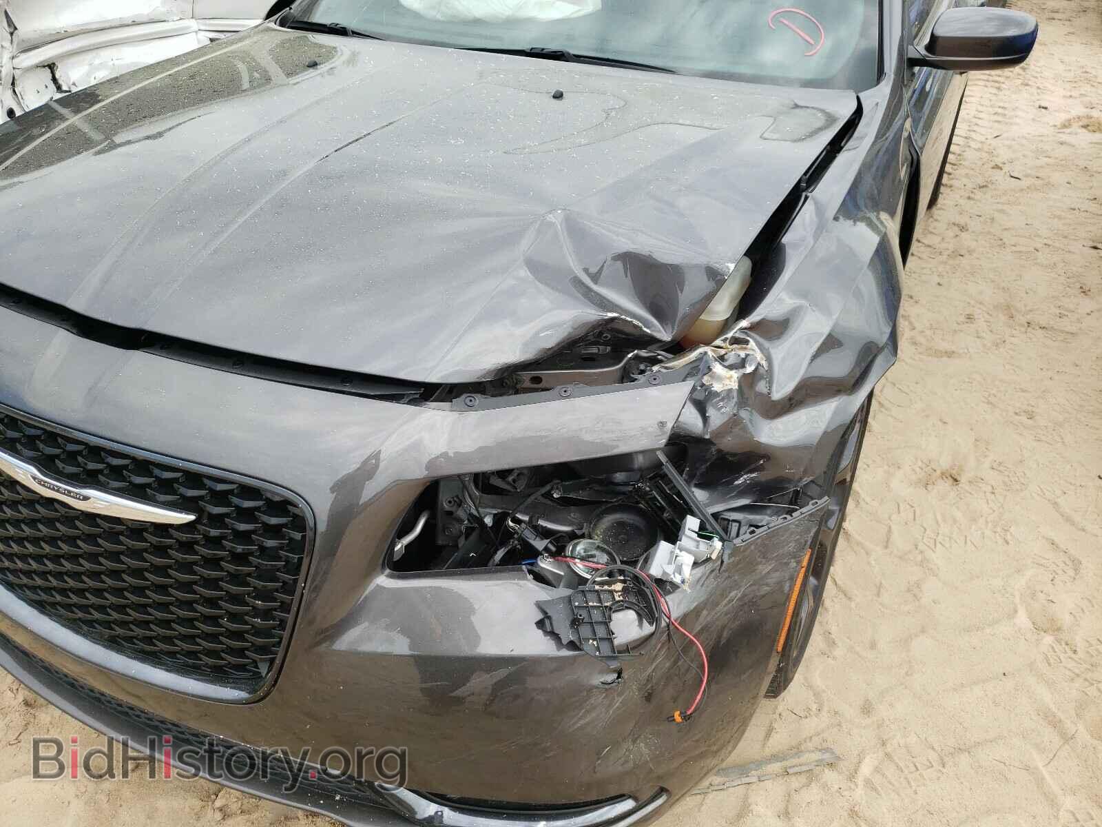 2019 CHRYSLER 300 - VIN: 2C3CCABG4KH686700 - Фото 9