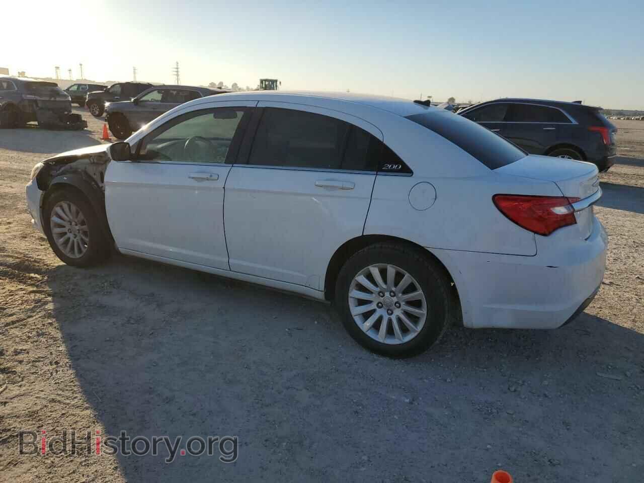 2013 CHRYSLER 200 - VIN: 1C3CCBAB0DN561165 - Фото 2