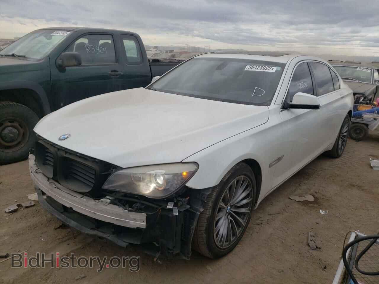 2011 BMW 7 SERIES - VIN: WBAKB4C56BC392529 - Фото 2