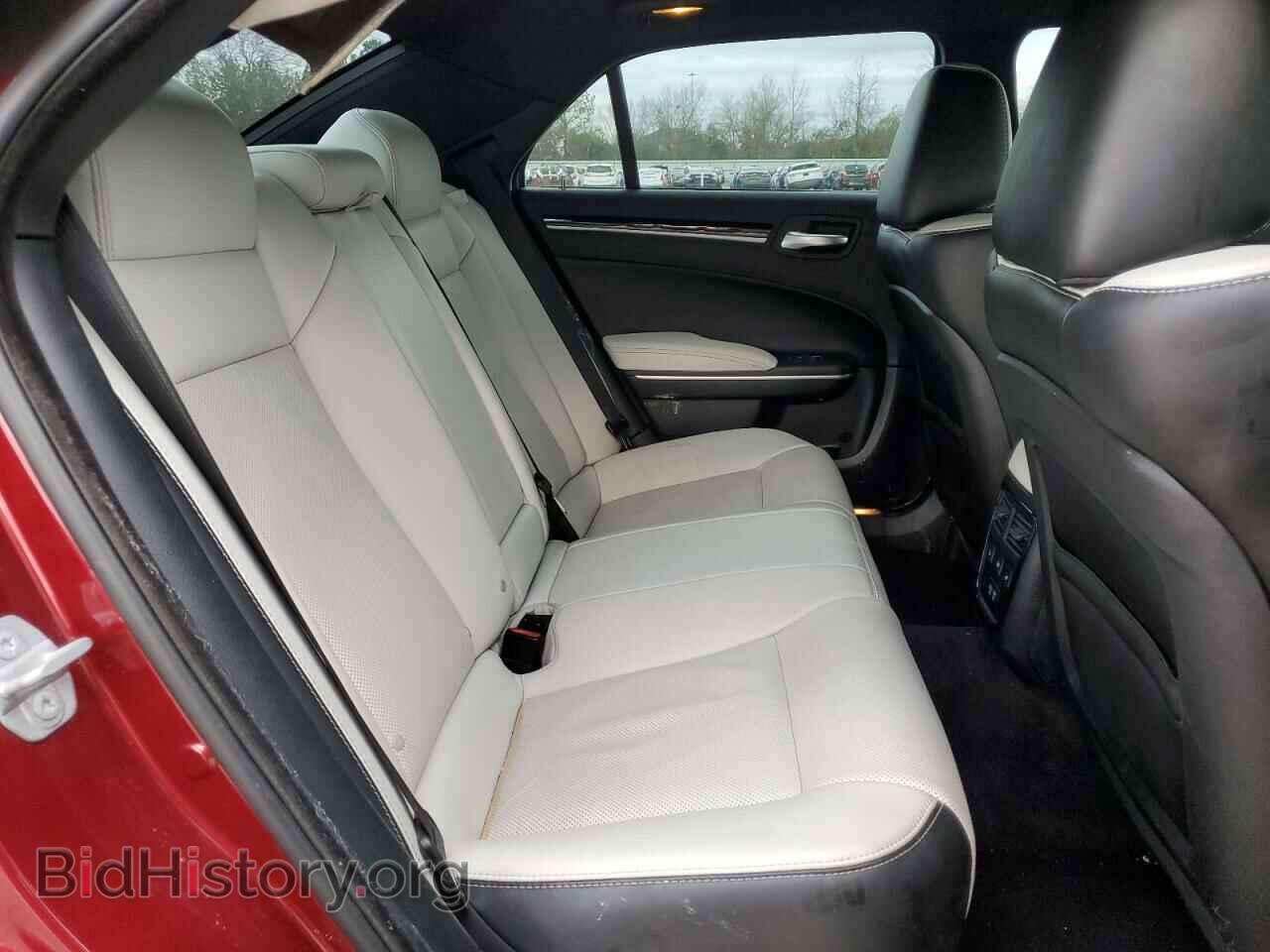 2019 CHRYSLER 300 - VIN: 2C3CCABG4KH502971 - Фото 10