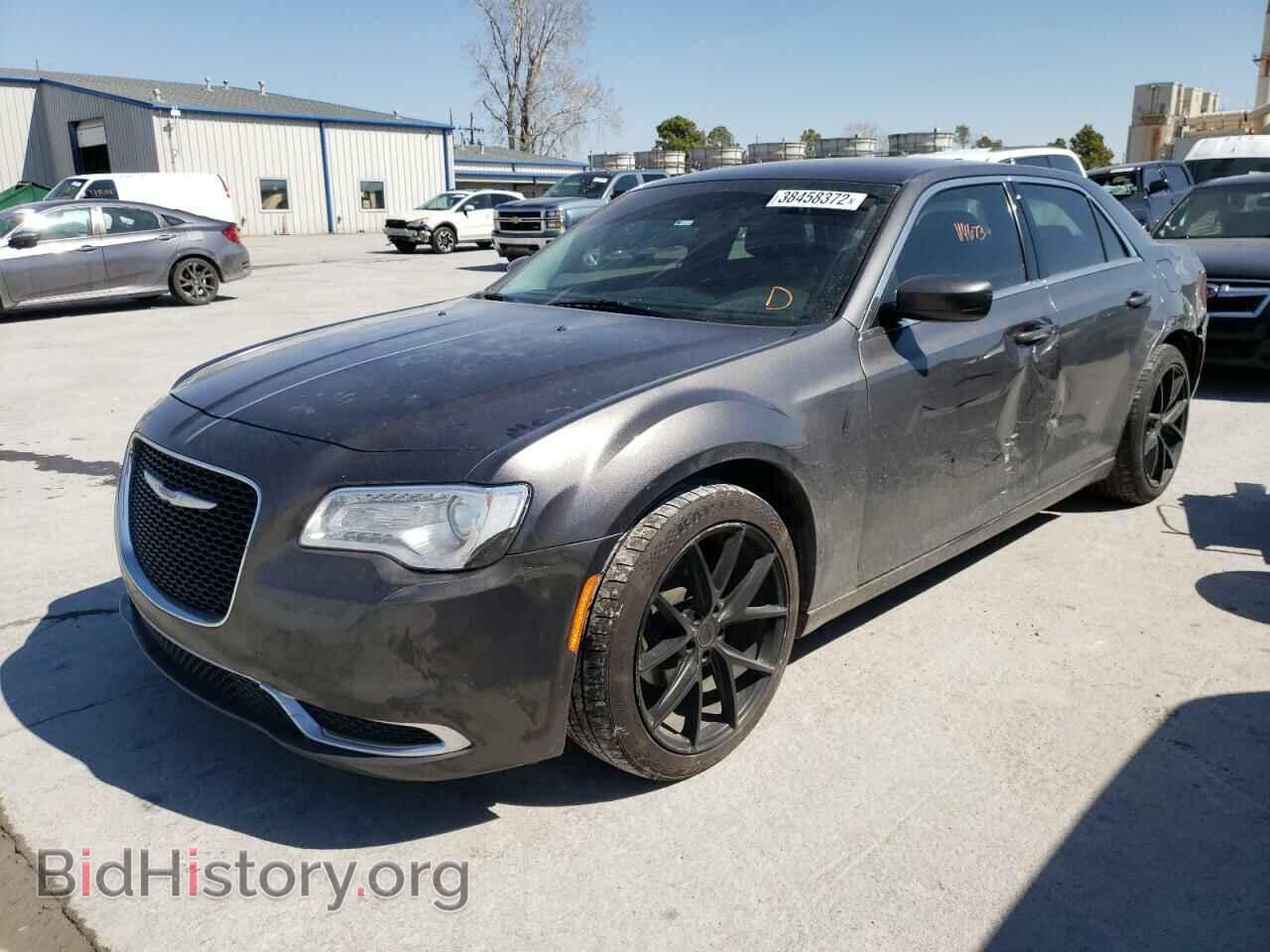 2016 CHRYSLER 300 - VIN: 2C3CCAAG0GH324890 - Фото 2