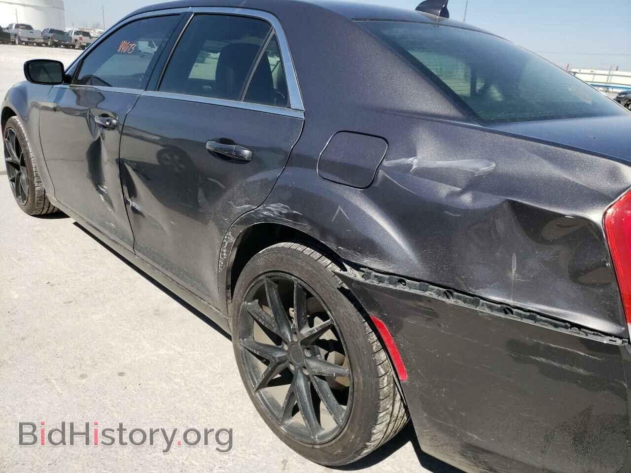 2016 CHRYSLER 300 - VIN: 2C3CCAAG0GH324890 - Фото 9