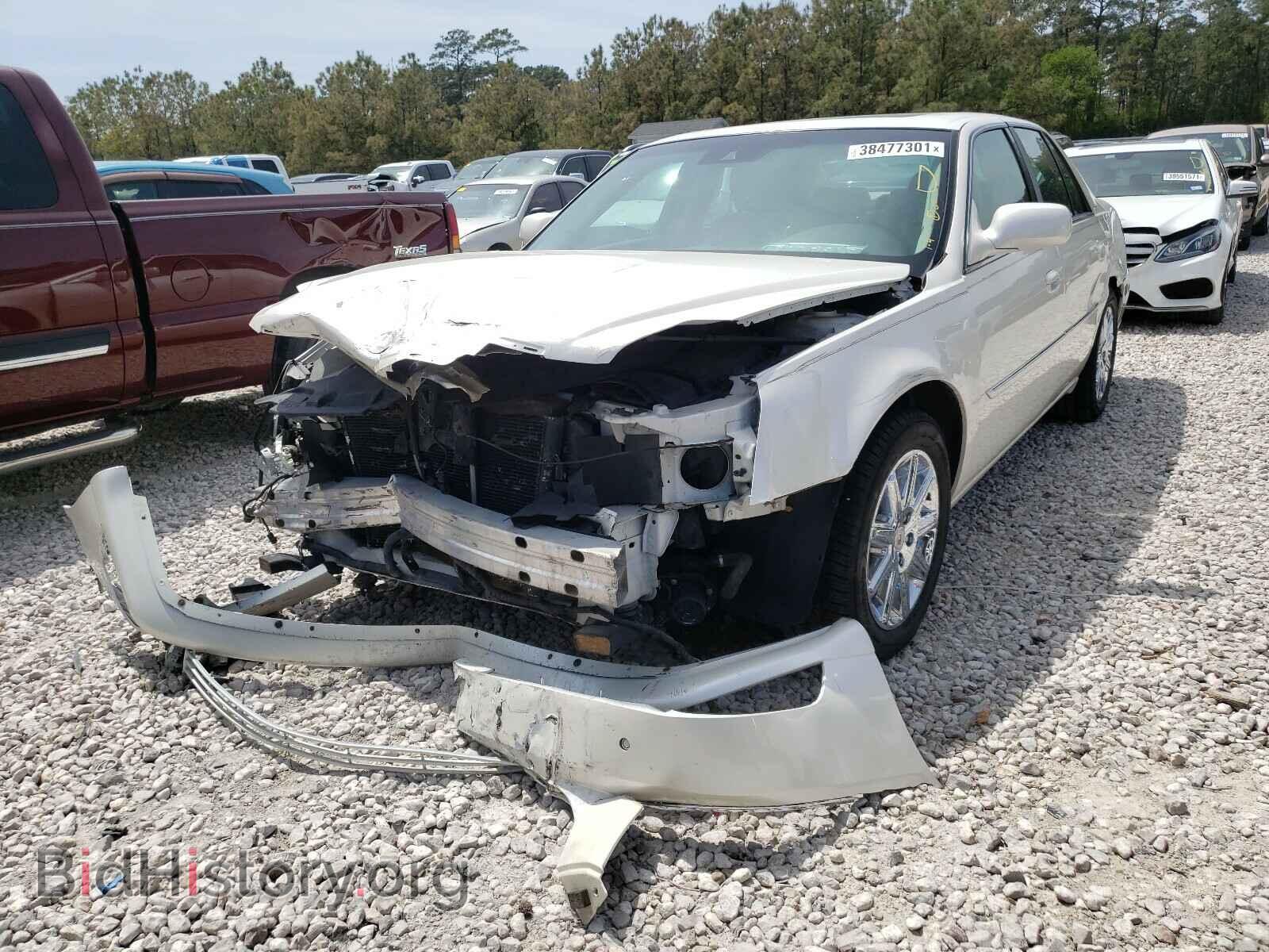 2011 CADILLAC DTS - VIN: 1G6KH5E63BU136147 - Фото 2