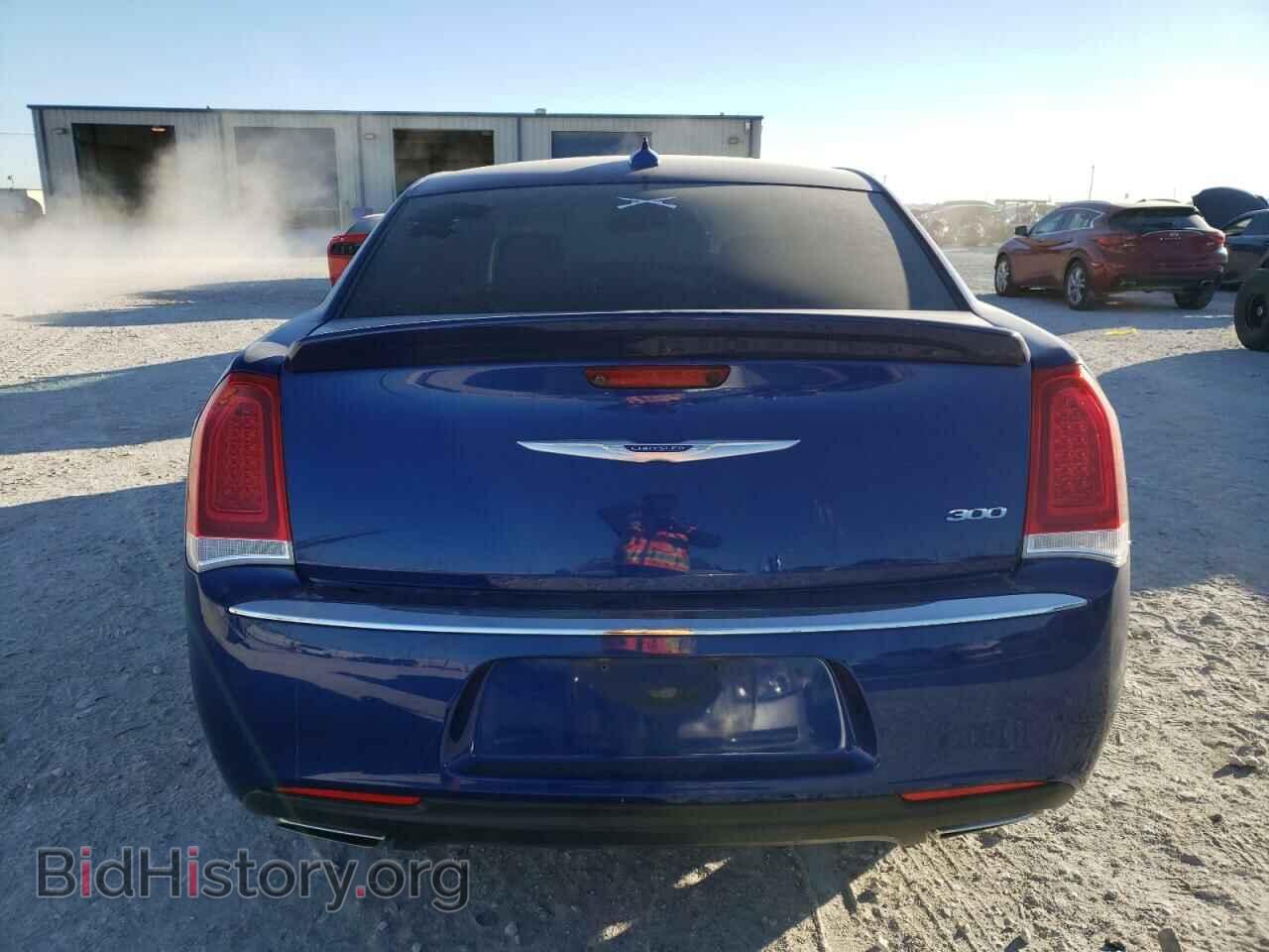 2019 CHRYSLER 300 - VIN: 2C3CCAAG0KH542594 - Фото 6
