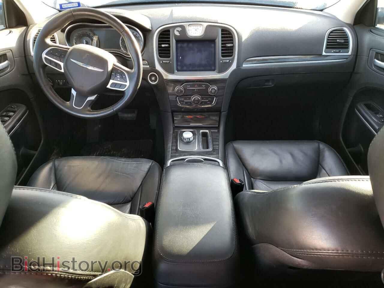 2019 CHRYSLER 300 - VIN: 2C3CCAAG0KH542594 - Фото 8