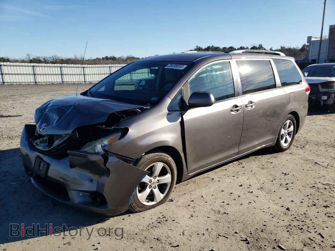 Photo 5TDKK3DC8BS065865 - TOYOTA SIENNA 2011