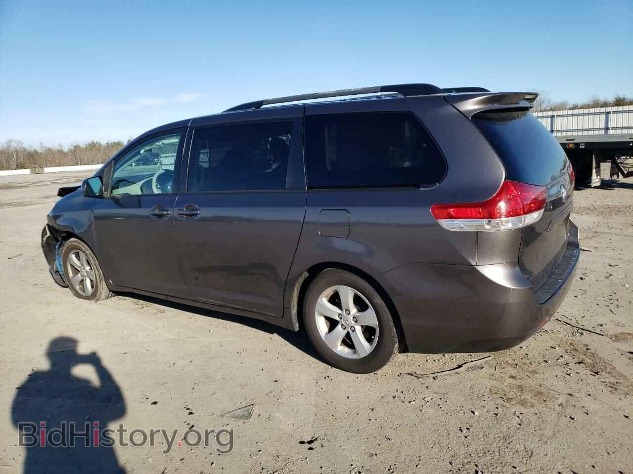 2011 TOYOTA SIENNA - VIN: 5TDKK3DC8BS065865 - Фото 2
