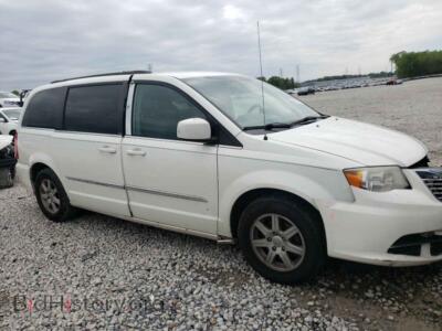 2013 Chrysler MINIVAN Town & COU, white — VIN 2C4RC1BG3DR584971, Copart