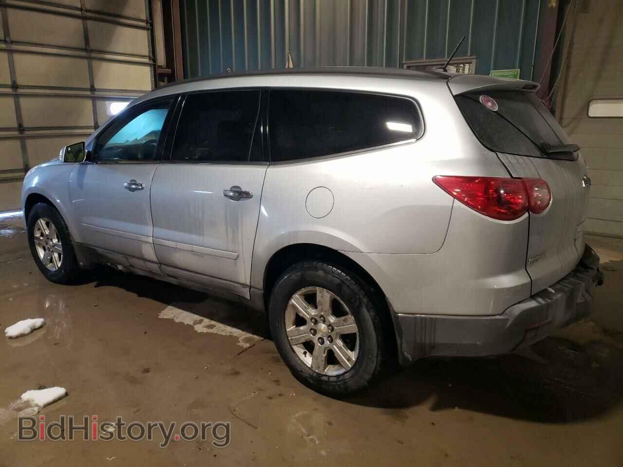2012 CHEVROLET TRAVERSE - VIN: 1GNKRJED2CJ352311 - Фото 2