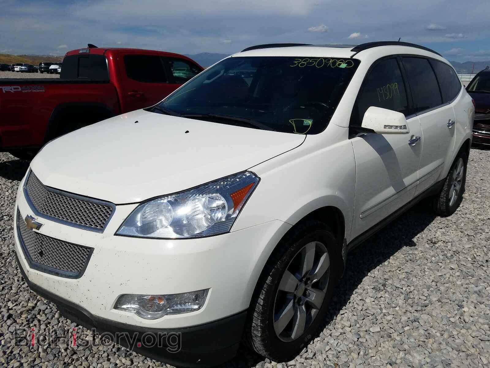2010 CHEVROLET TRAVERSE - VIN: 1GNLRHED6AJ201319 - Фото 2