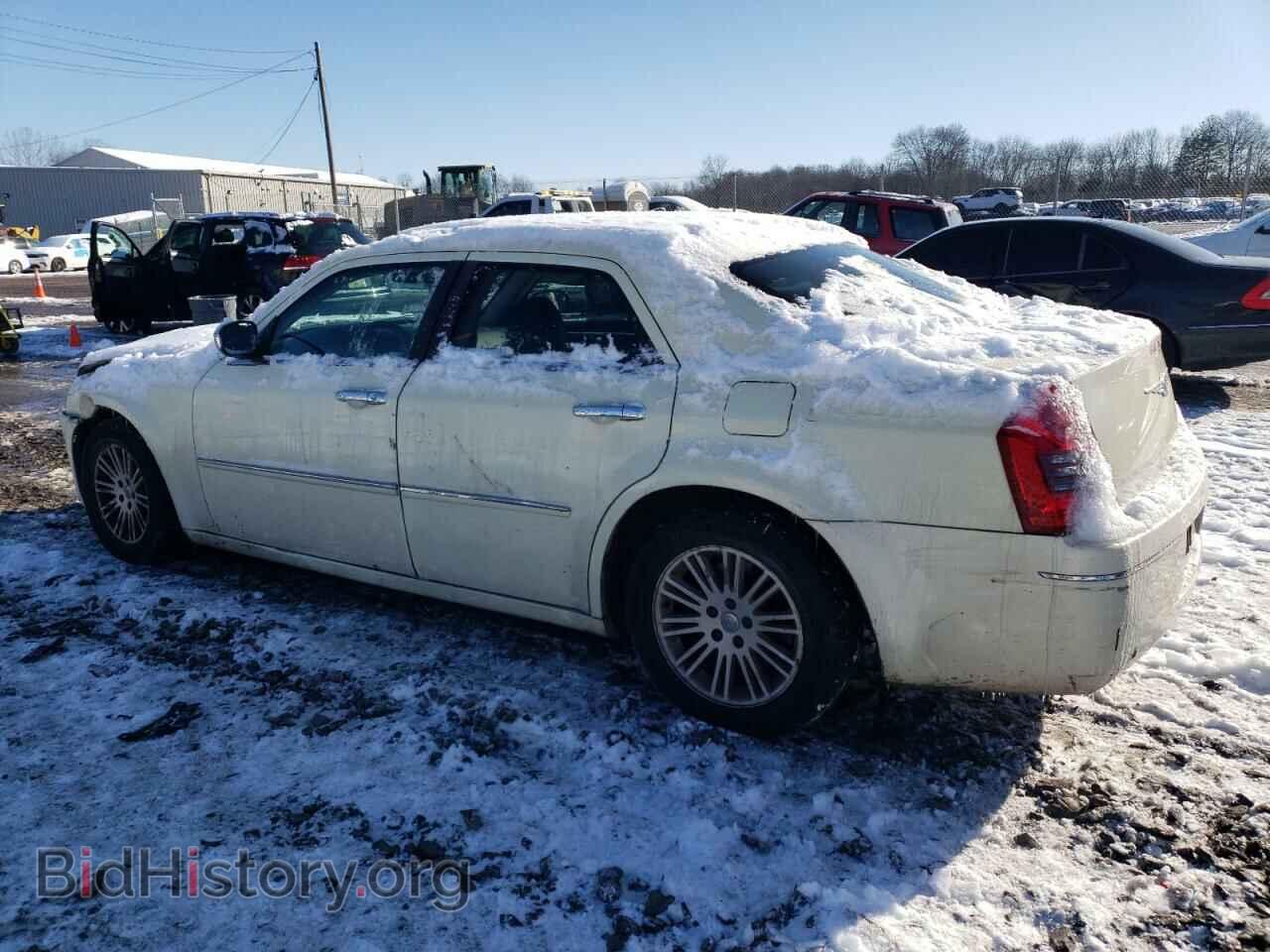 2010 CHRYSLER 300 - VIN: 2C3CA5CVXAH327814 - Фото 2