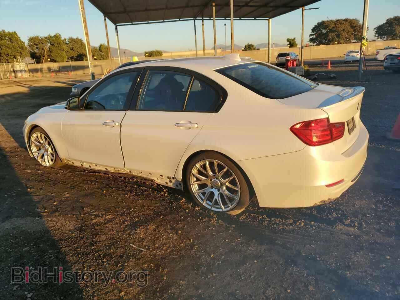 2013 BMW 3 SERIES - VIN: WBA3A5C59DF359927 - Фото 2