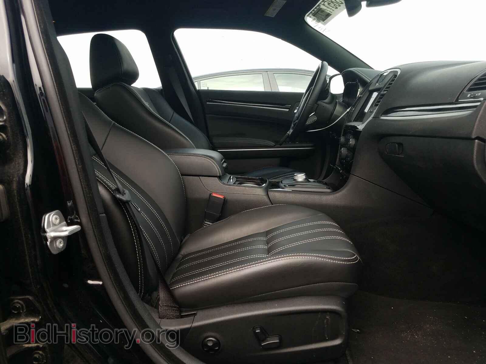 2019 CHRYSLER 300 - VIN: 2C3CCABG1KH601201 - Фото 5