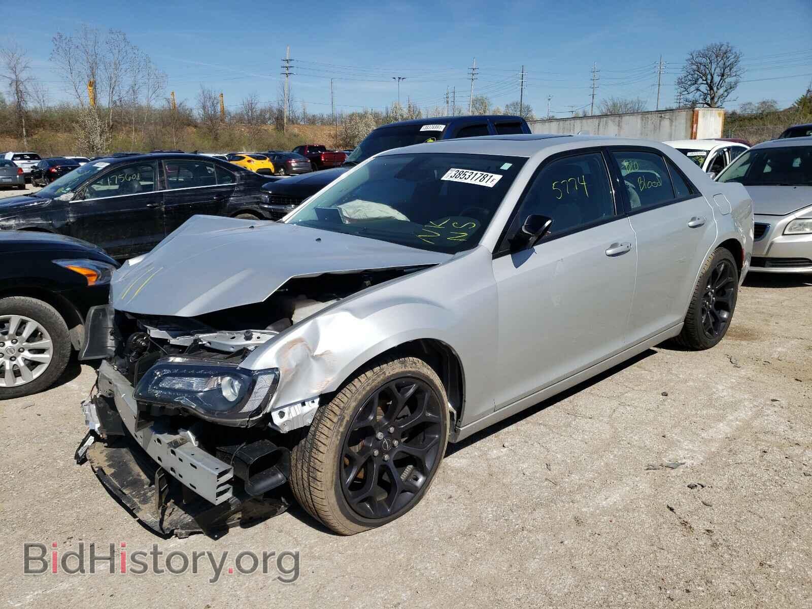 2019 CHRYSLER 300 - VIN: 2C3CCAAG6KH601759 - Фото 2