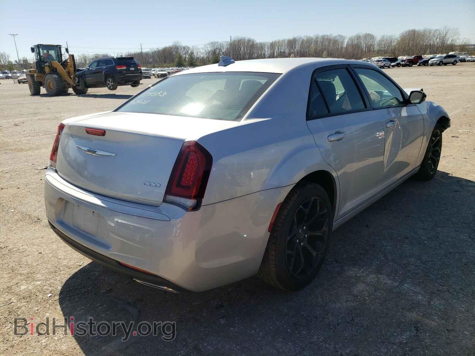 2019 CHRYSLER 300 - VIN: 2C3CCAAG6KH601759 - Фото 4