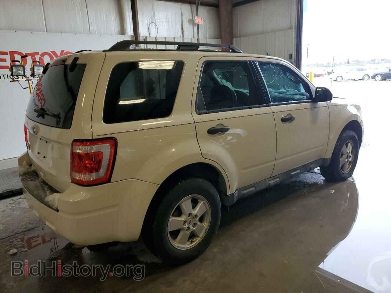 2010 FORD ESCAPE - VIN: 1FMCU0D70AKB28166 - Фото 3
