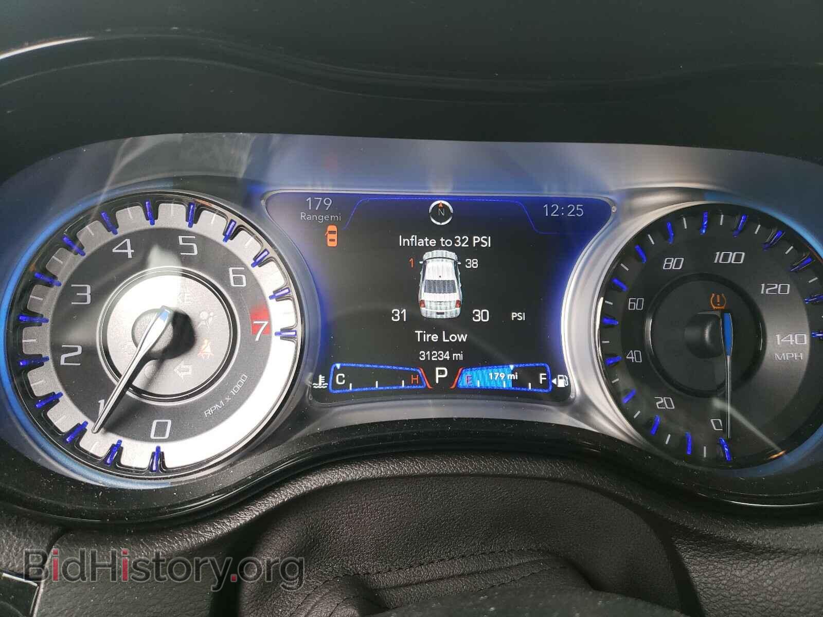 2019 CHRYSLER 300 - VIN: 2C3CCABG5KH648036 - Фото 8