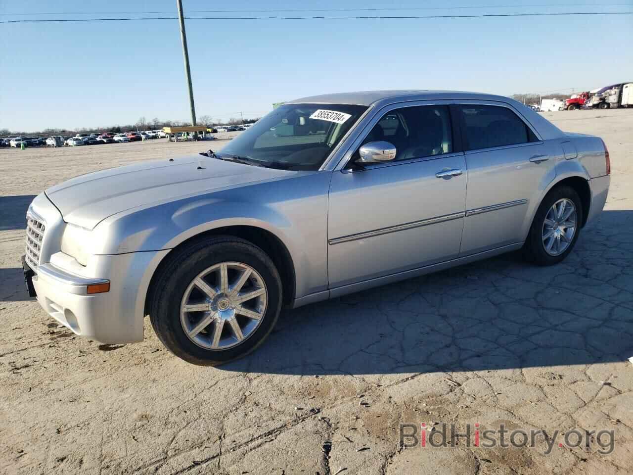 Photo 2C3KA33VX9H554450 - CHRYSLER 300 2009